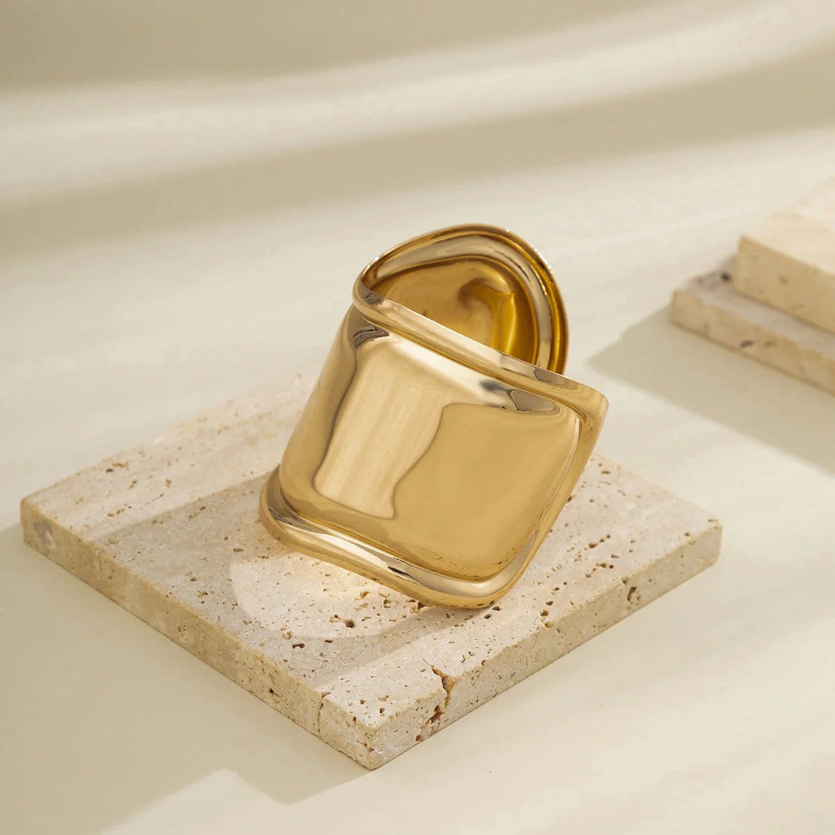 18K Gold fashionable simple wide design versatile hand jewelry