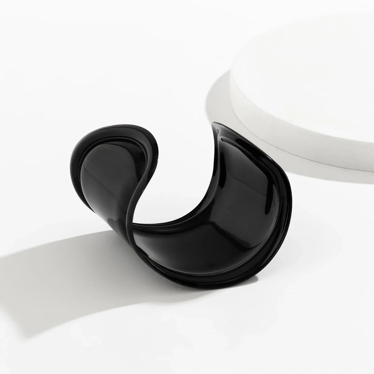 18K Gold fashionable simple wide design versatile hand jewelry