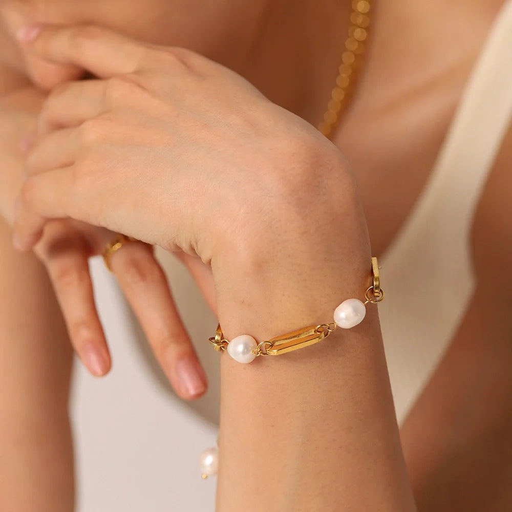 18K Gold Rectangular Chain with Pearl Design High-End Bracelet